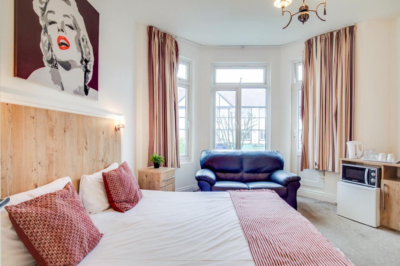 Oyo Tamtam Acton Hotel London Exterior photo