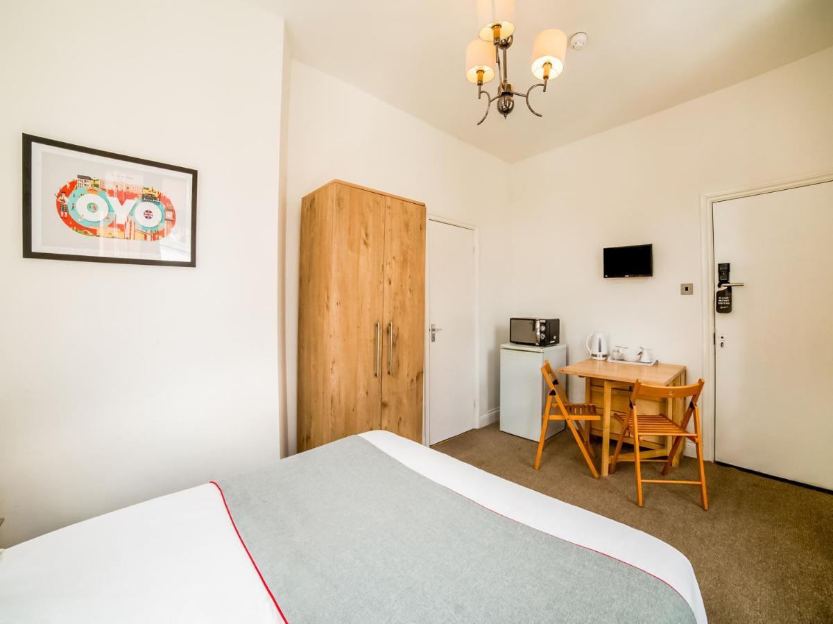 Oyo Tamtam Acton Hotel London Exterior photo