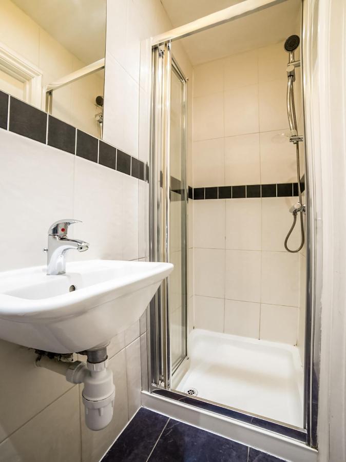 Oyo Tamtam Acton Hotel London Exterior photo