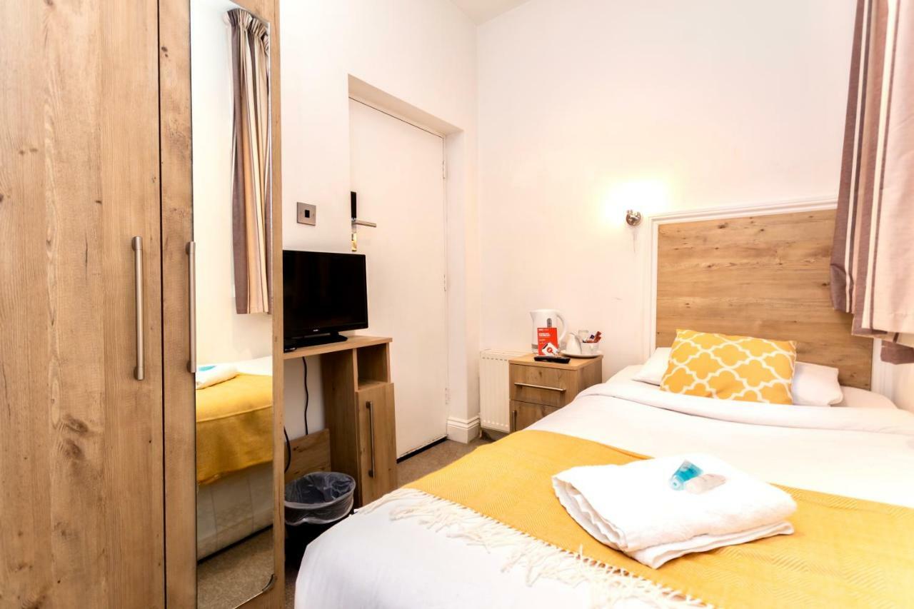 Oyo Tamtam Acton Hotel London Exterior photo
