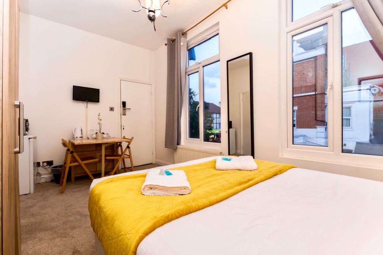Oyo Tamtam Acton Hotel London Exterior photo