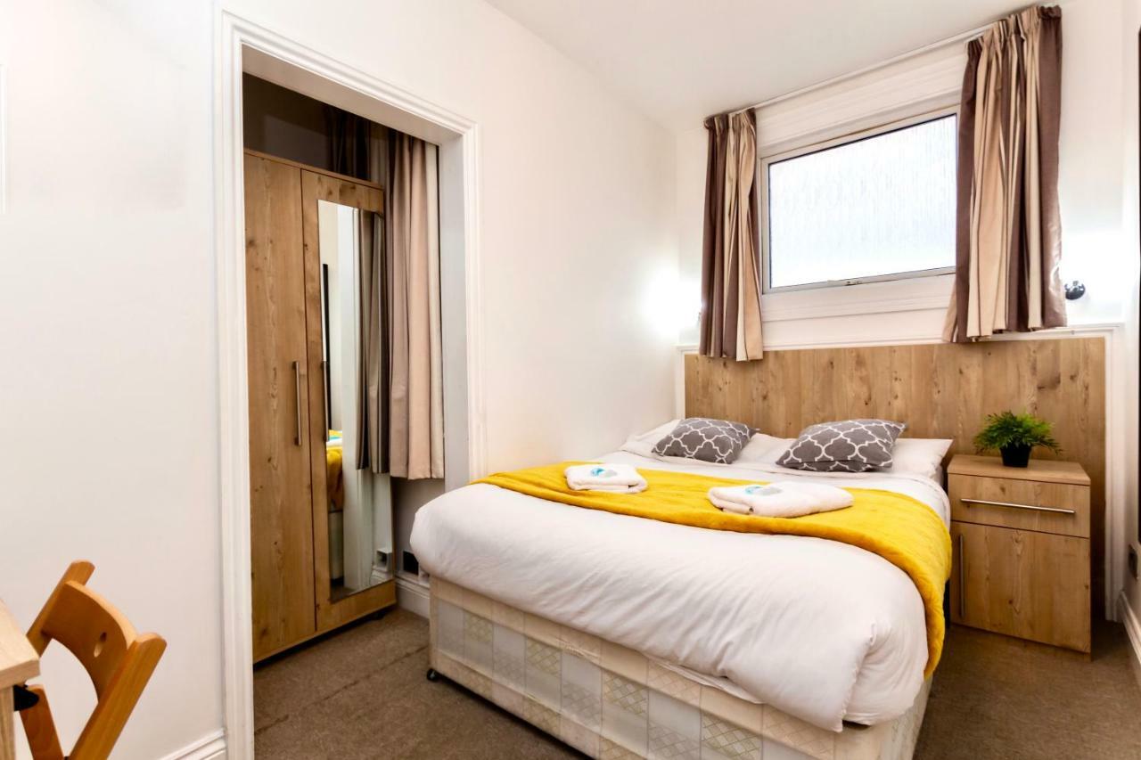 Oyo Tamtam Acton Hotel London Exterior photo