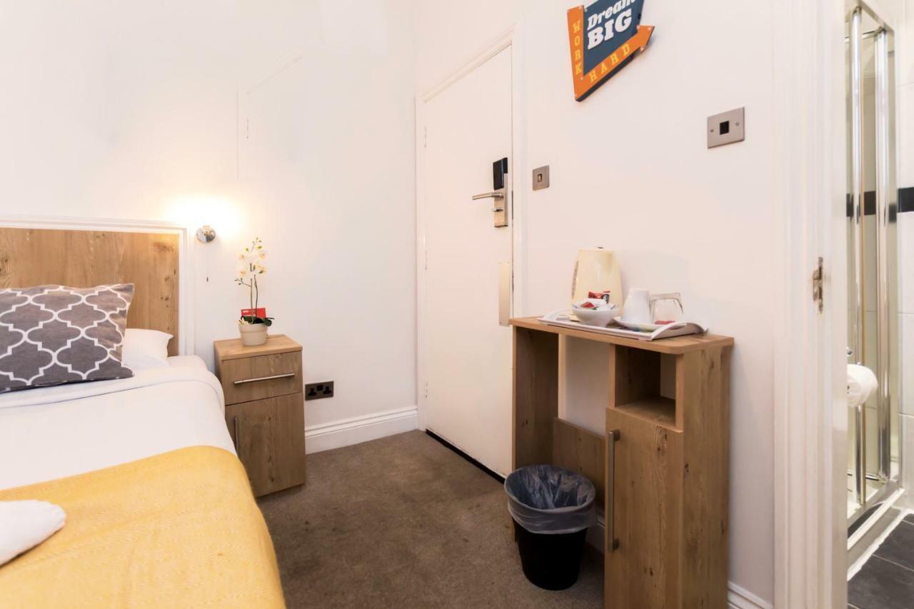 Oyo Tamtam Acton Hotel London Exterior photo