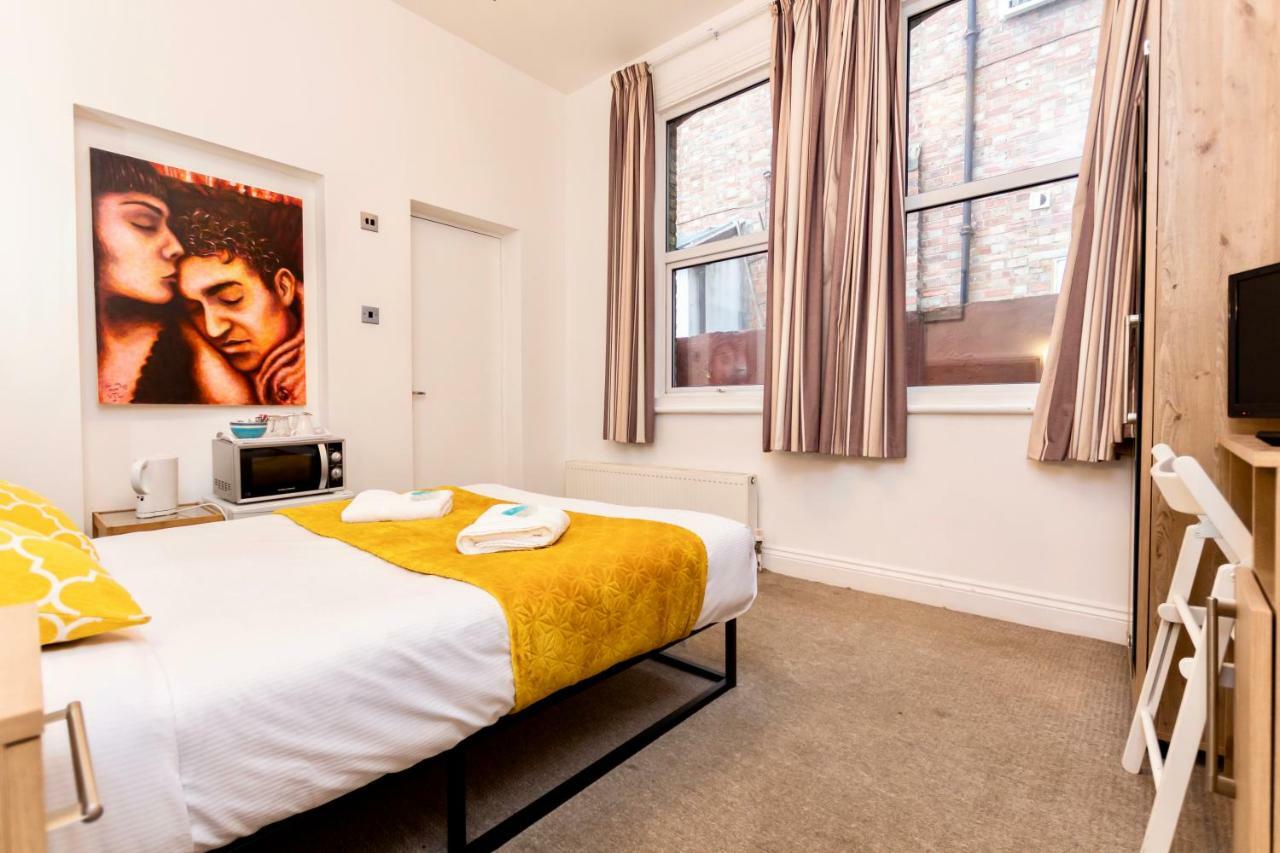 Oyo Tamtam Acton Hotel London Exterior photo