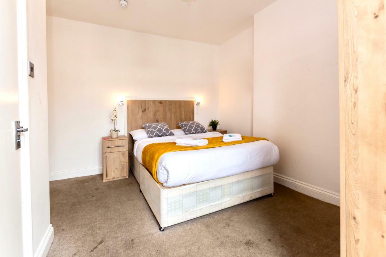 Oyo Tamtam Acton Hotel London Exterior photo