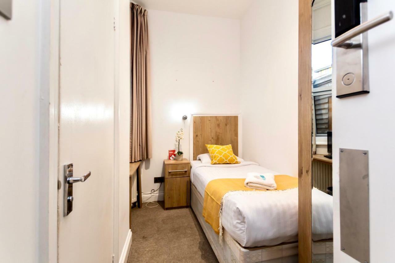 Oyo Tamtam Acton Hotel London Exterior photo
