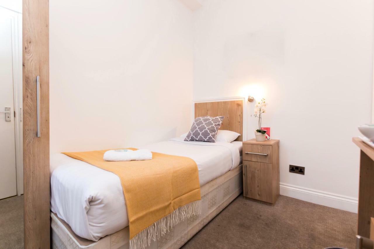 Oyo Tamtam Acton Hotel London Exterior photo
