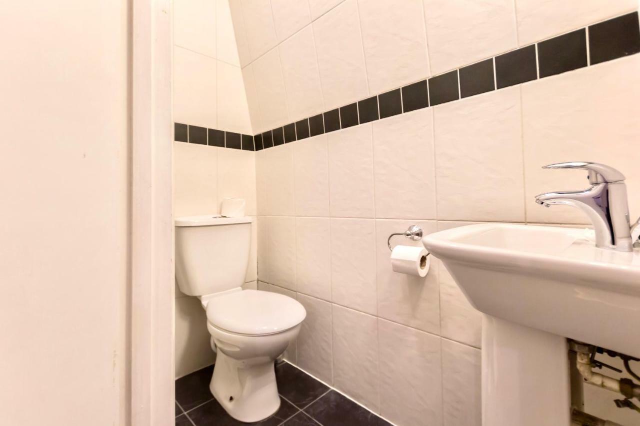 Oyo Tamtam Acton Hotel London Exterior photo
