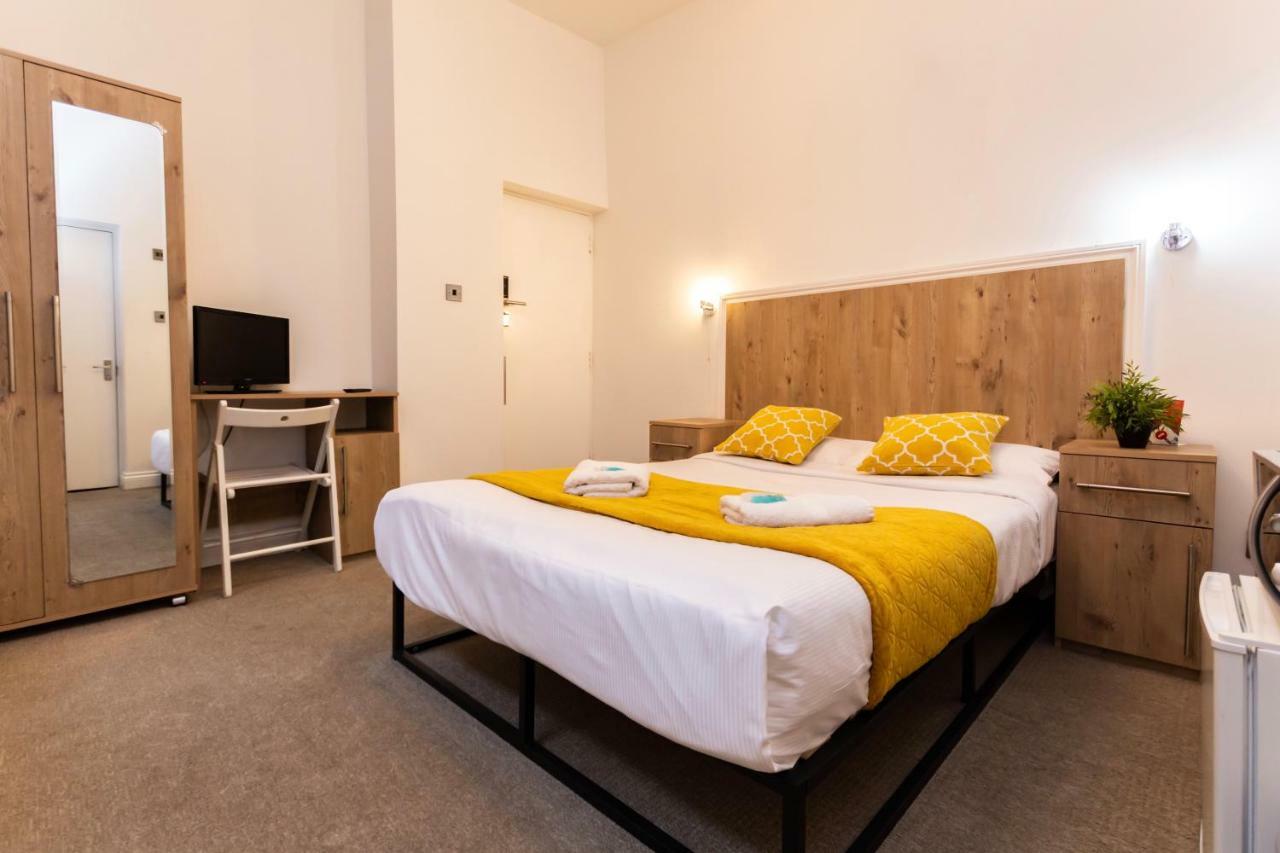 Oyo Tamtam Acton Hotel London Exterior photo