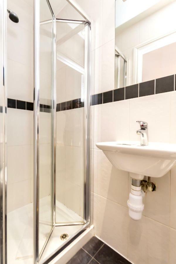 Oyo Tamtam Acton Hotel London Exterior photo