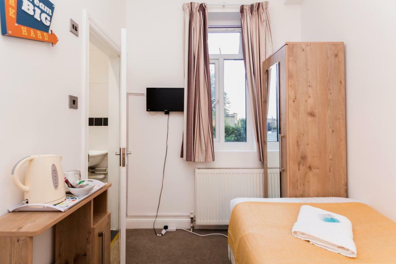 Oyo Tamtam Acton Hotel London Exterior photo